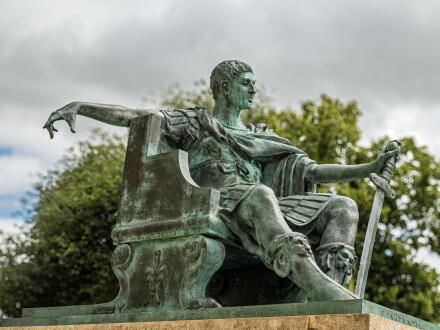 Statue Constantine, Alex Davidson