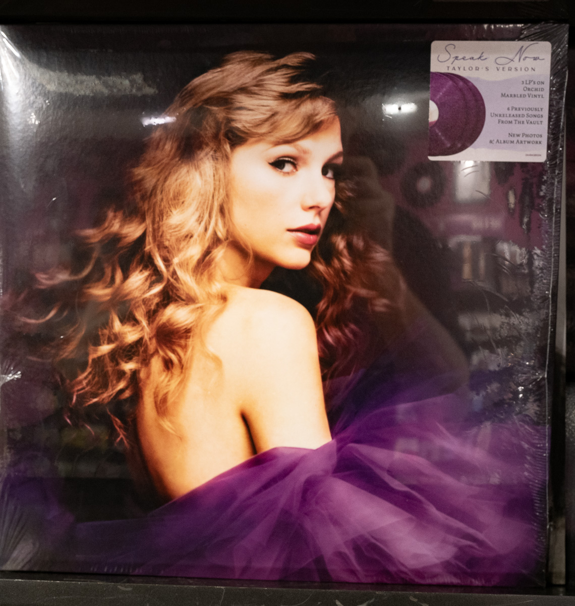 Taylor Swift in purple dress, Philip Dearle